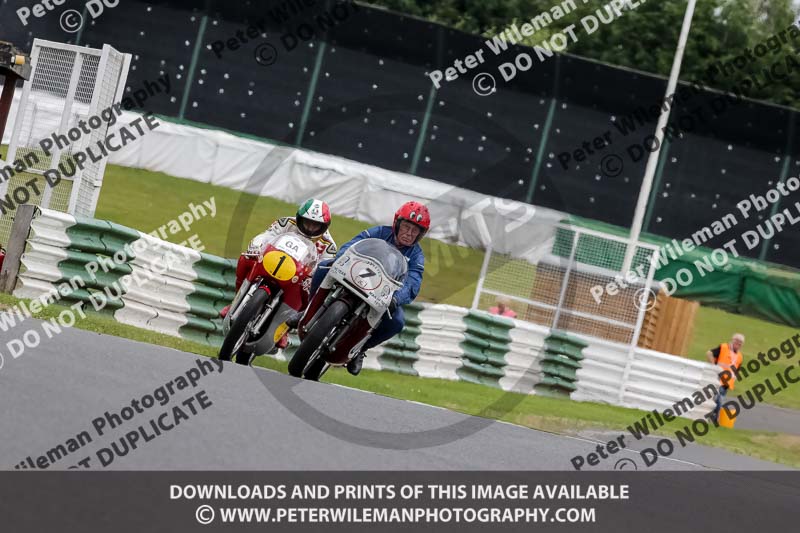 Vintage motorcycle club;eventdigitalimages;mallory park;mallory park trackday photographs;no limits trackdays;peter wileman photography;trackday digital images;trackday photos;vmcc festival 1000 bikes photographs